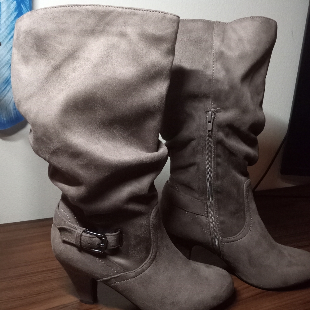 Y-not high heel boots. Size 9, light brown faux suede.